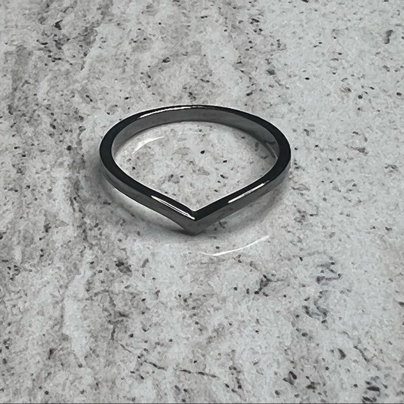 925 Sterling Silver Black V Shaped Ring Size 7 - Picture 14 of 16